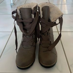Universal Thread - sorel look alike boots